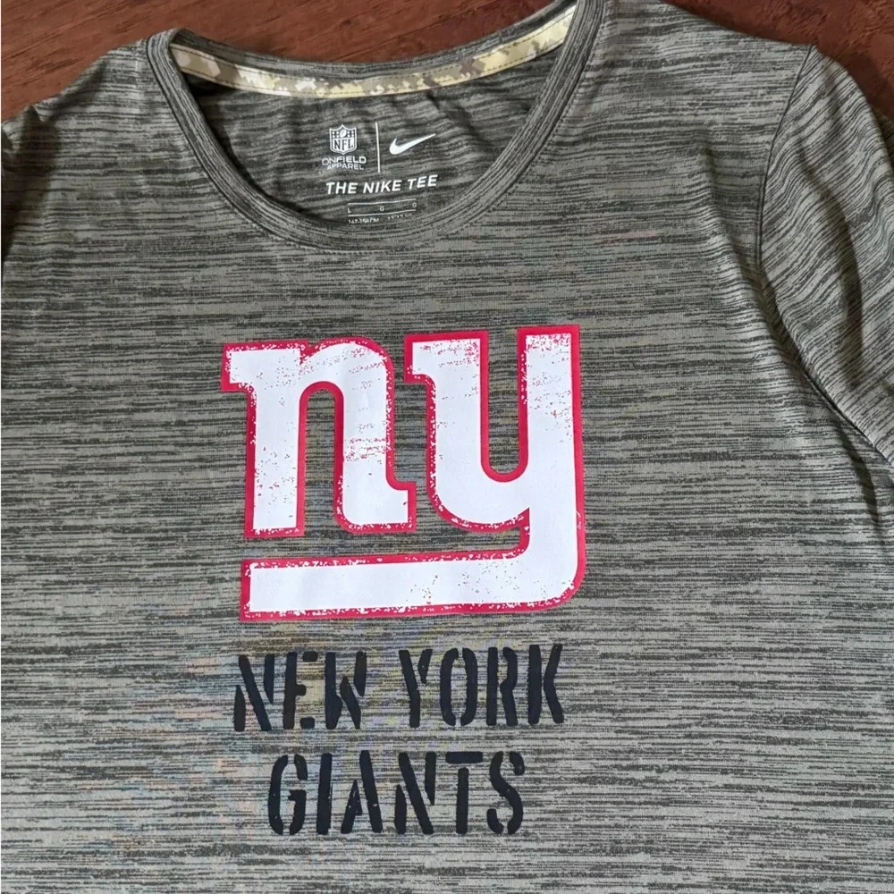 NWT Nike New York Giants T-Shirt, size Large 14/16
